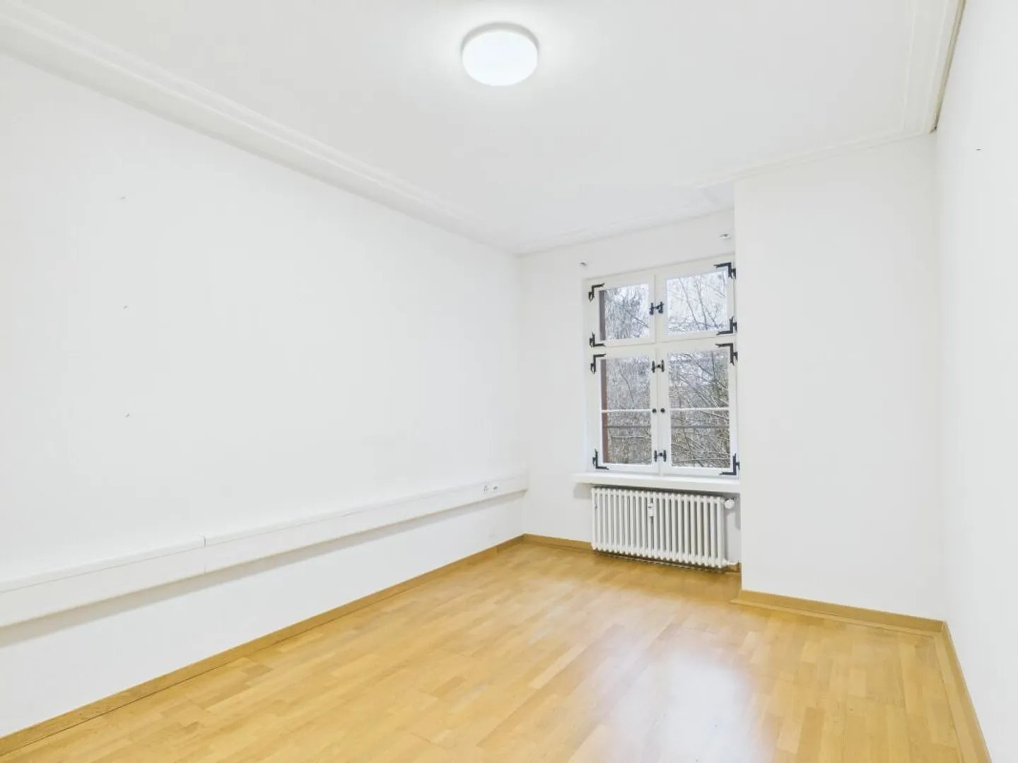 Bureau attrayant dans un endroit calme - polyvalent avec 6 places de parking - Photo 8 sur 9