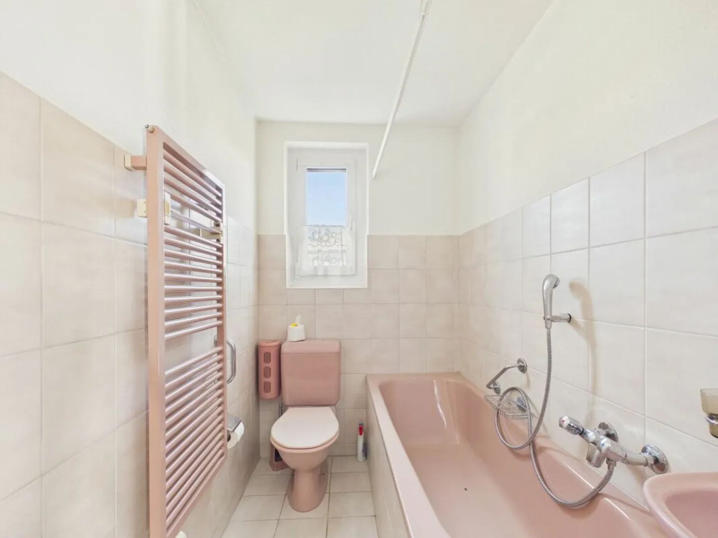 Affascinante casa unifamiliare con grande potenziale in una buona posizione a Magden - Foto 7 di 13