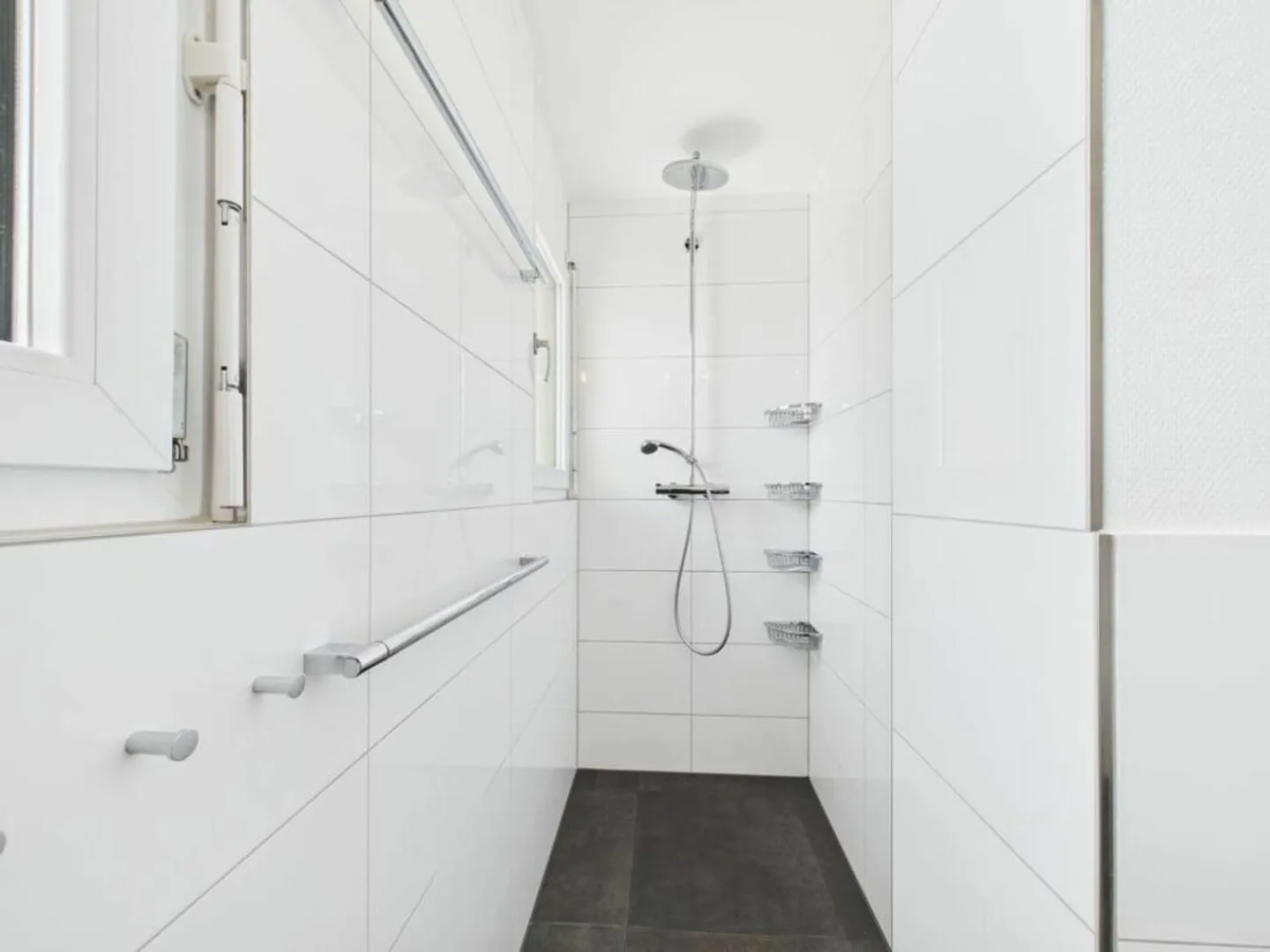 Geräumige Wohnung mit Cheminée und grosser Terrasse - Foto 9 von 12