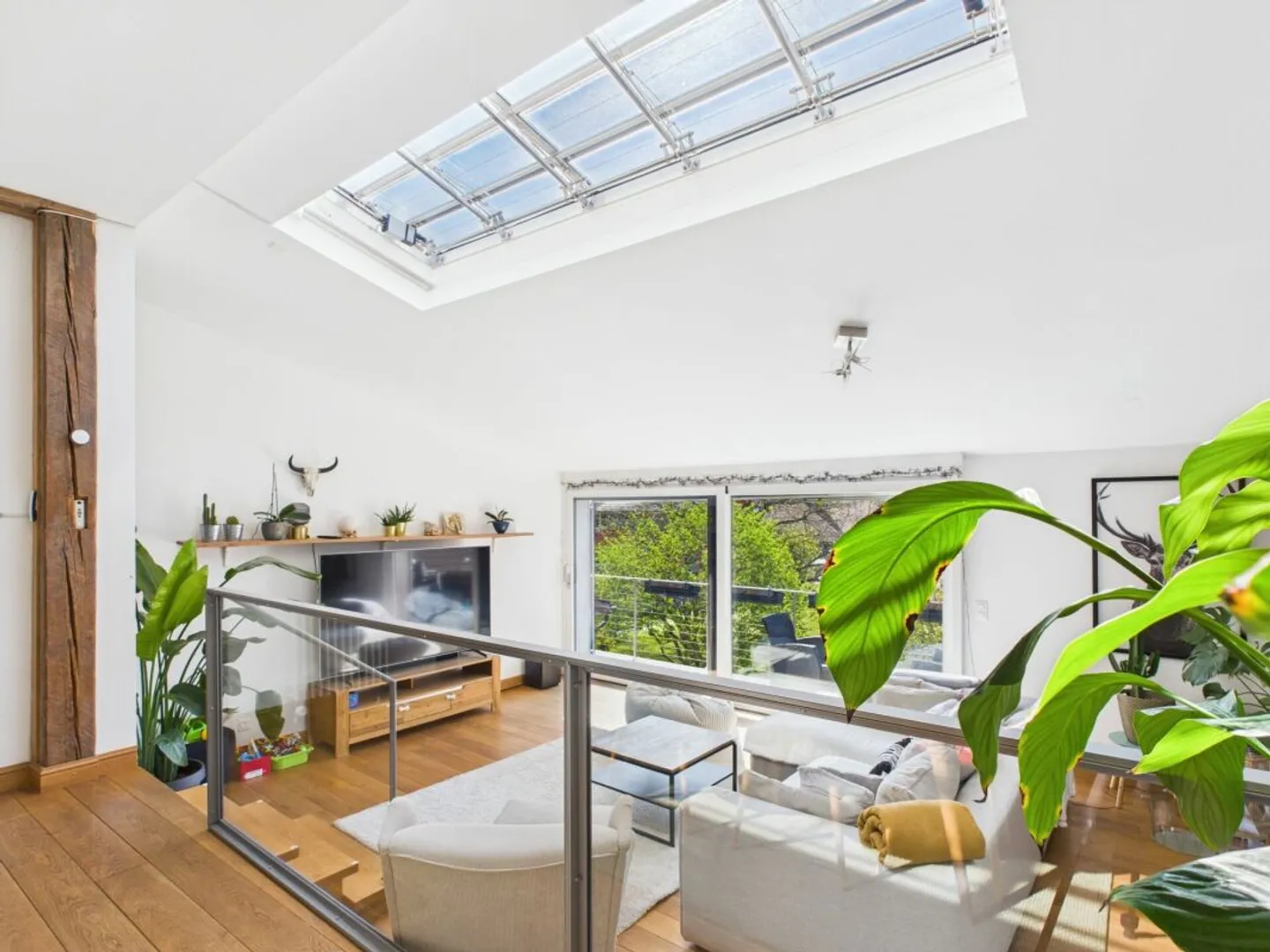 Familienfreundliche 6-Zimmer-Wohnung mit grossem Garten - Foto 3 von 12