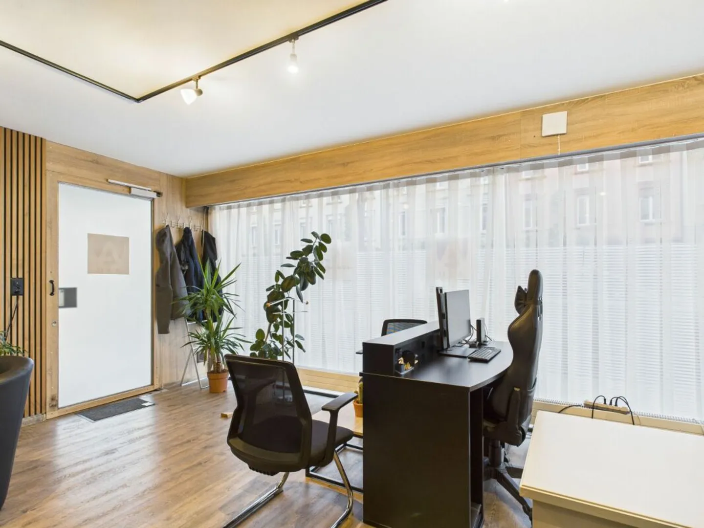 Bureau bien entretenu sur deux étages à Feldbergstrasse - Photo 3 sur 7