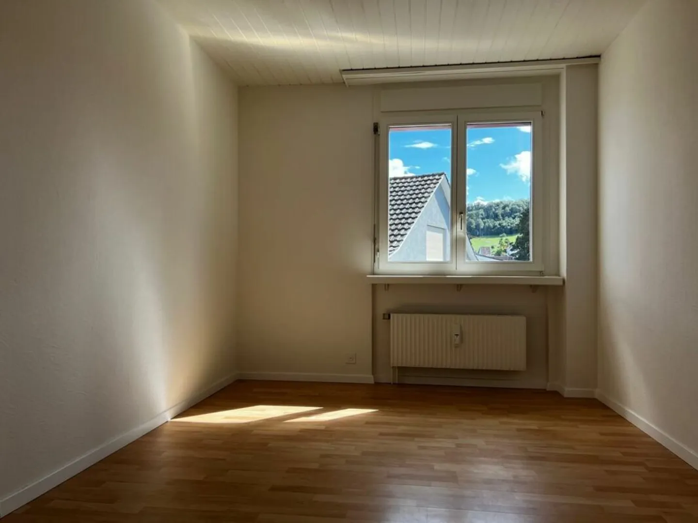 Gemütliche 3.5-Zimmer-Wohnung mit Balkon und Cheminée - Photo 4 sur 8