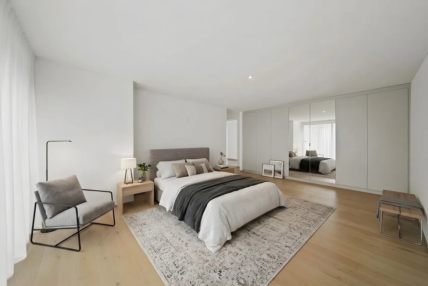 Elegant Apartment with Lake Views - Photo 4 of 9