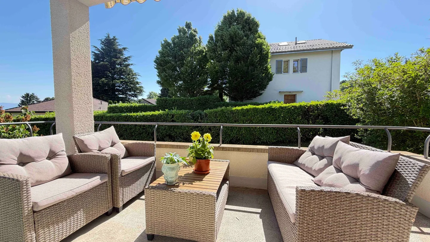 For rent - Individual villa 4.5 rooms with garden, terrace & lake view - Aubonne - Photo 4 of 11