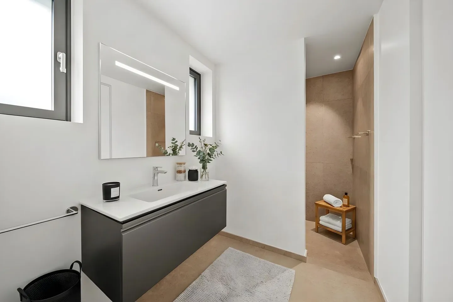 Elegant Apartment with Lake Views - Photo 8 of 9