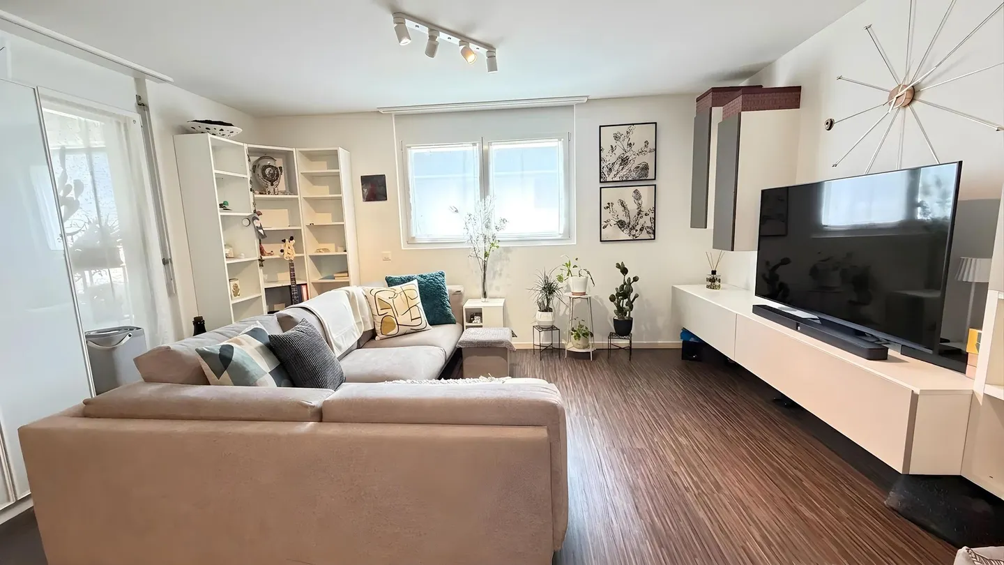 Moderno appartamento di 3,5 camere - Foto 1 von 7