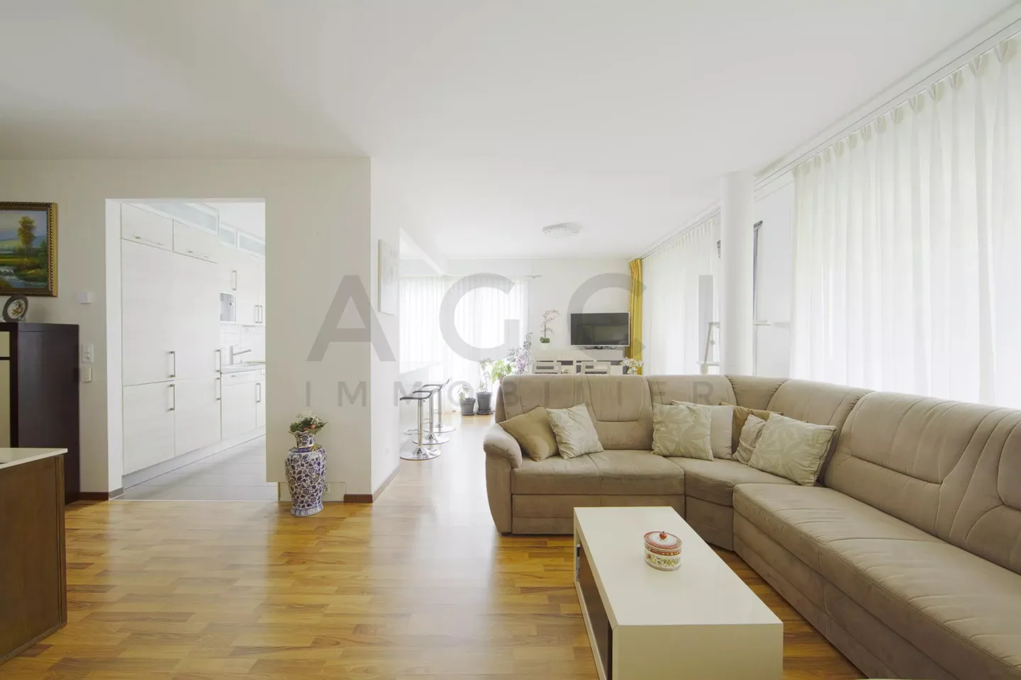 EXCLUSIVITY - Bright 4-room apartment with covered terrace, private garden and garage - Châtelaine - Photo 8 of 13