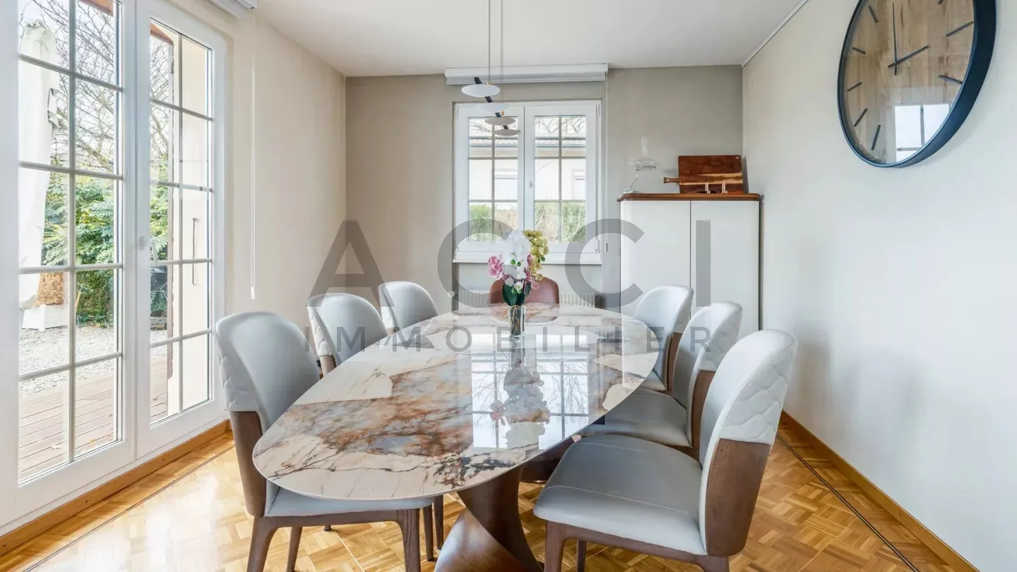 Élégance et Confort : Spacieuse Villa Familiale à Vernier - Photo 3 sur 13