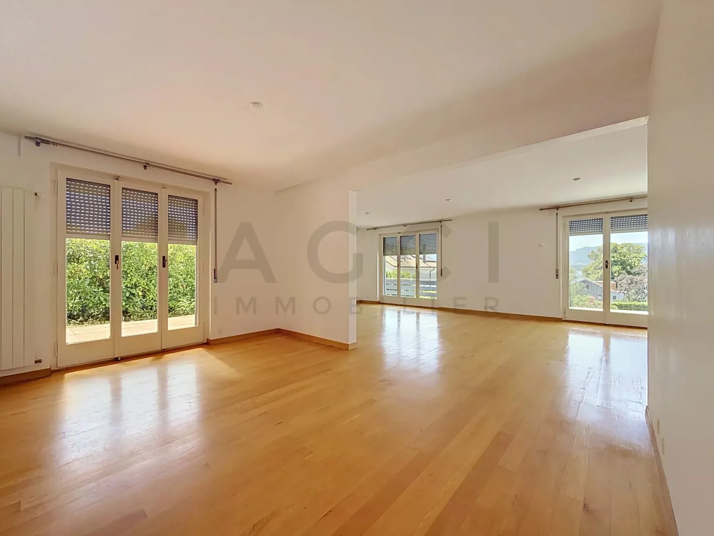 Magnifica villa con vista lago e accesso privato al lago — Anières (Ginevra) - Foto 7 di 13