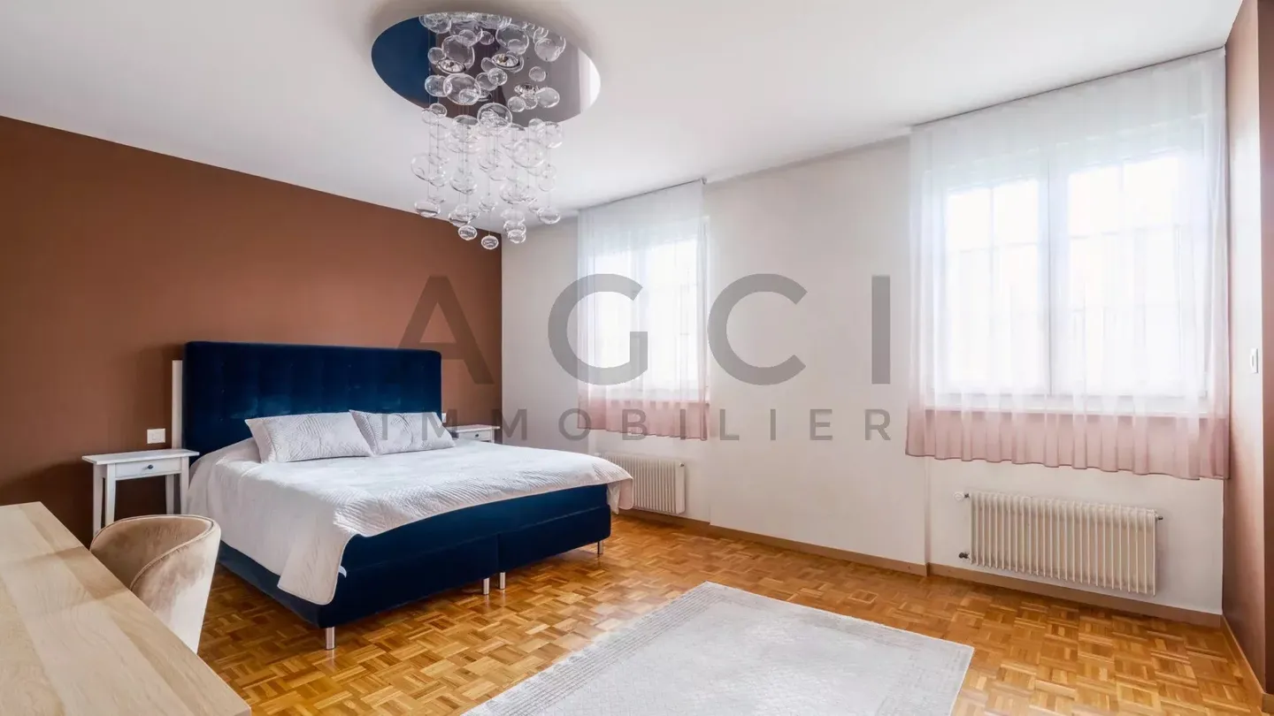 Élégance et Confort : Spacieuse Villa Familiale à Vernier - Photo 7 sur 13