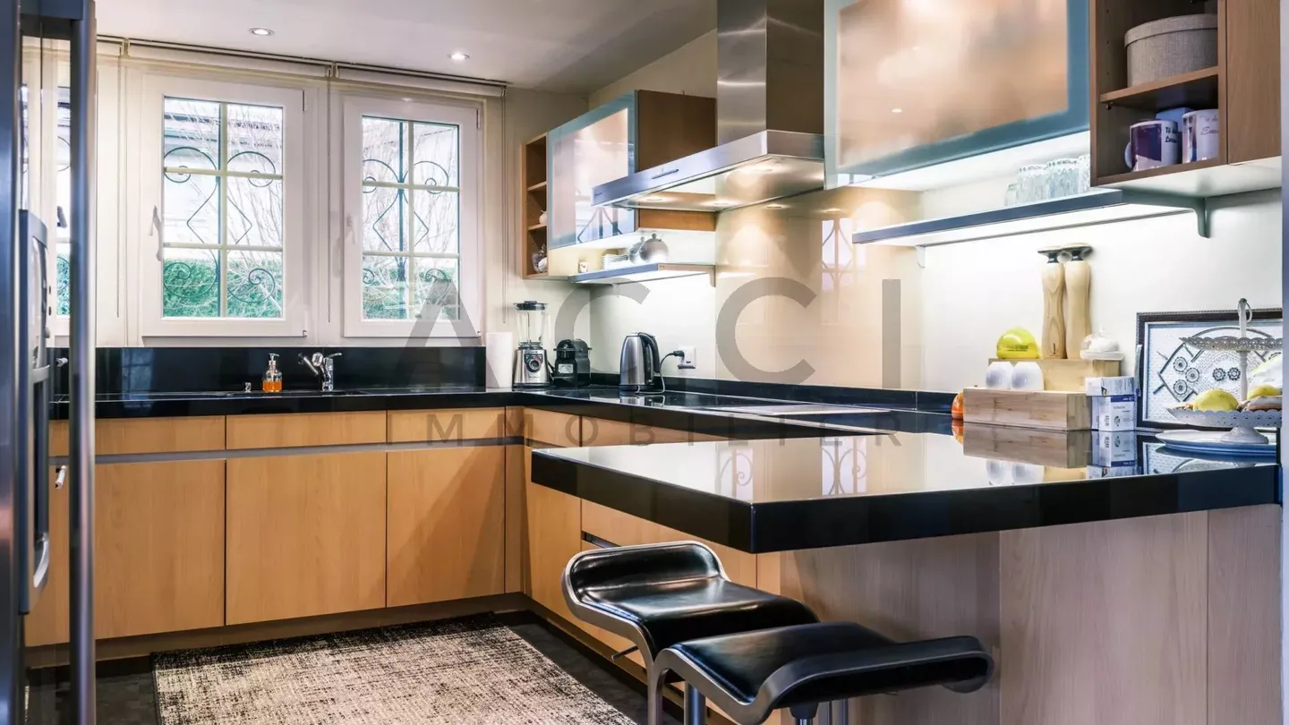 Élégance et Confort : Spacieuse Villa Familiale à Vernier - Photo 5 sur 13