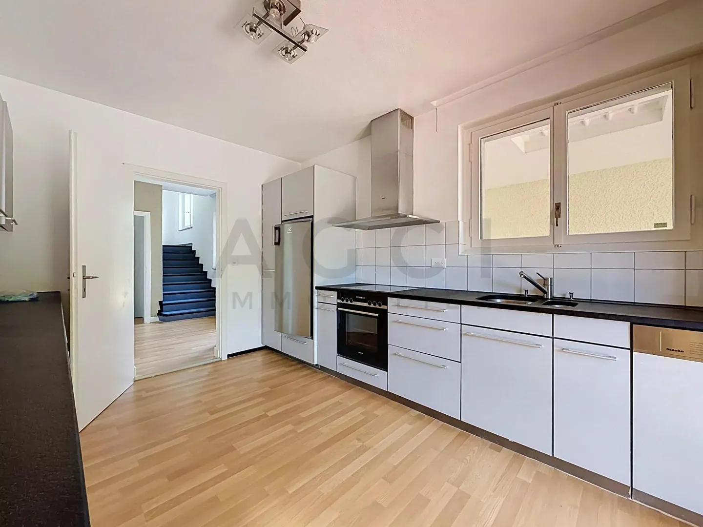 Magnifica villa con vista lago e accesso privato al lago — Anières (Ginevra) - Foto 9 di 13