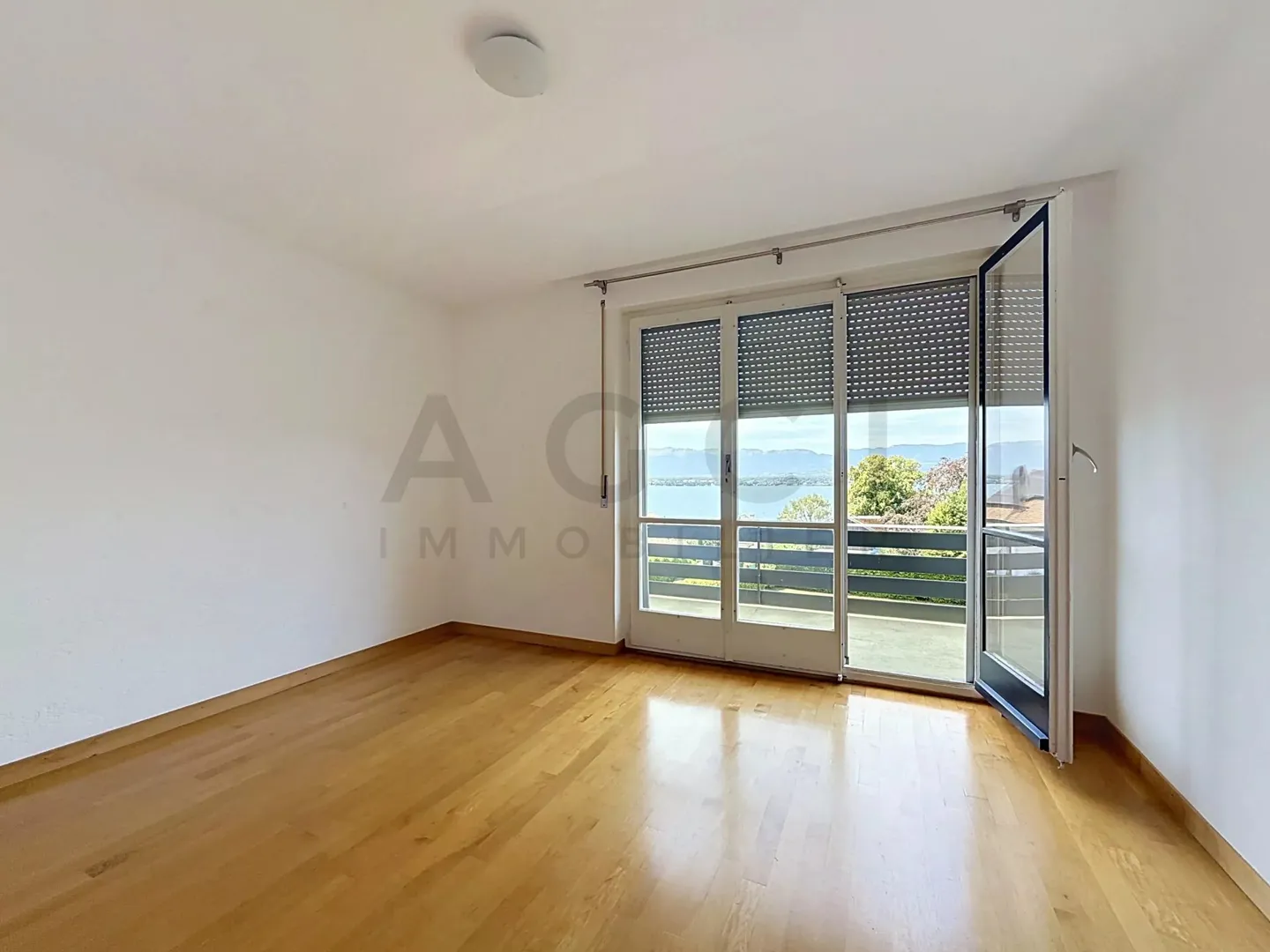 Magnifica villa con vista lago e accesso privato al lago — Anières (Ginevra) - Foto 12 di 13