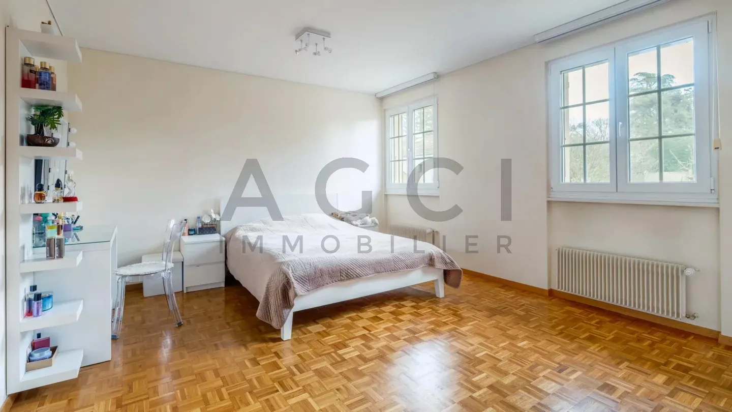 Élégance et Confort : Spacieuse Villa Familiale à Vernier - Photo 9 sur 13