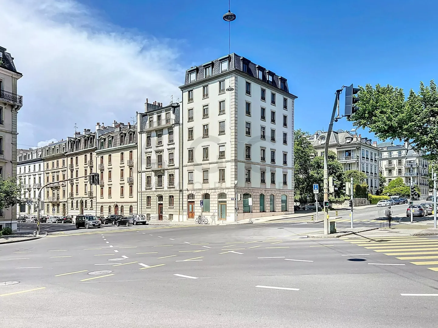 NEW OFFICE FOR RENT IN THE HEART OF GENEVA! - Photo 1 of 11