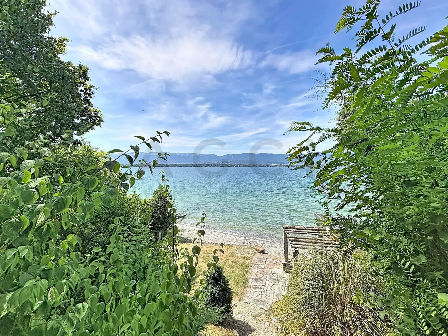 Magnifica villa con vista lago e accesso privato al lago — Anières (Ginevra) - Foto 1 di 13