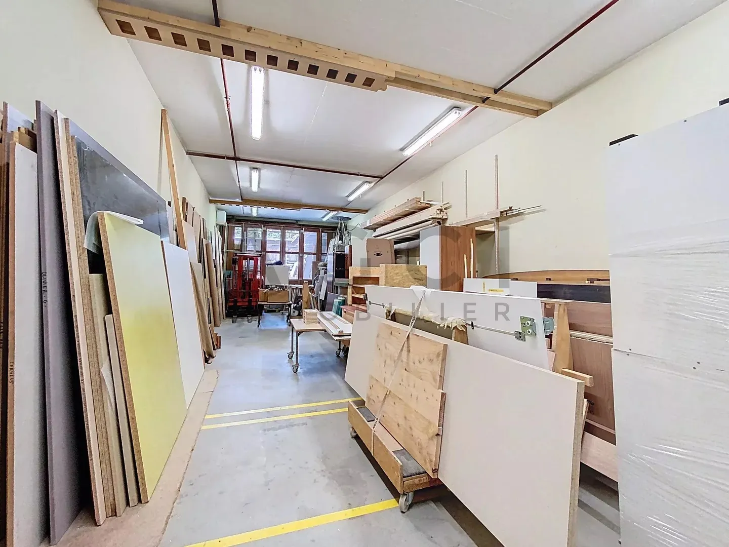 Opportunité : À Chêne-Bourg - Surface artisanale et industrielle - Photo 3 of 6