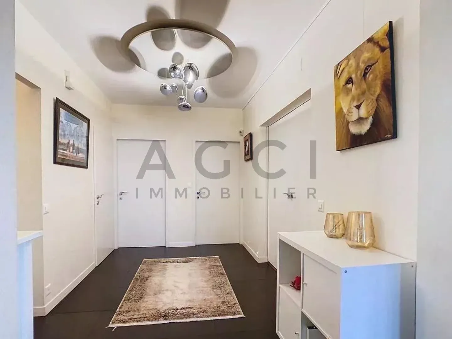 Élégance et Confort : Spacieuse Villa Familiale à Vernier - Photo 10 sur 13