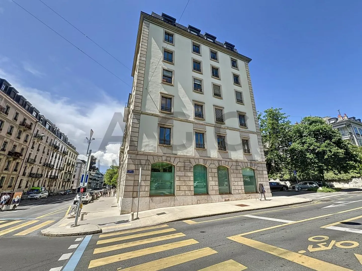 Ufficio in affitto - 17 m² - CHF 2'050.-/mese + IVA - Foto 1 di 13