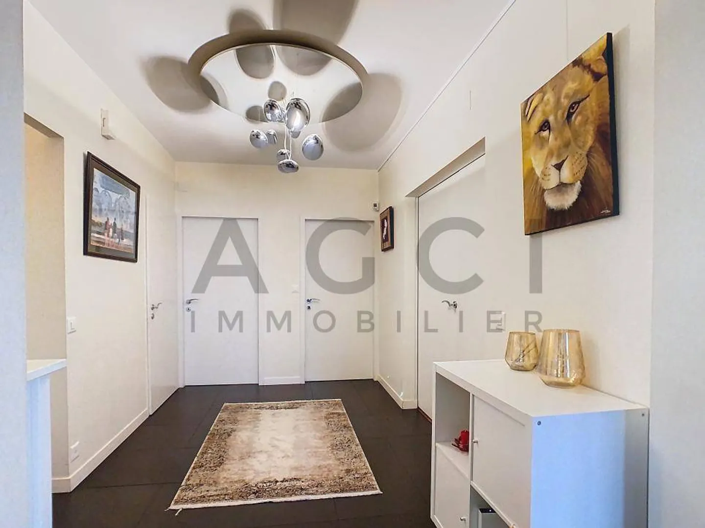 Eleganza e Comfort: Spaziosa Villa Familiare a Vernier - Foto 9 di 13