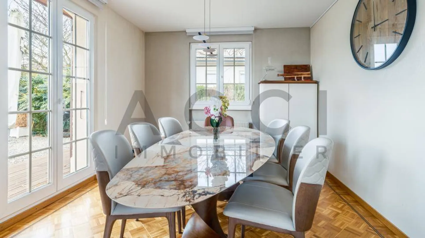 Eleganza e Comfort: Spaziosa Villa Familiare a Vernier - Foto 4 di 13