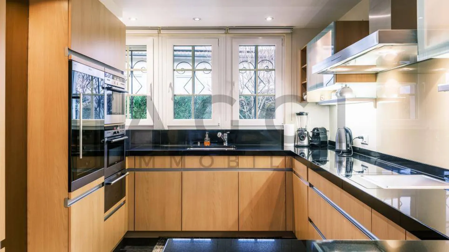 Eleganza e Comfort: Spaziosa Villa Familiare a Vernier - Foto 5 di 13