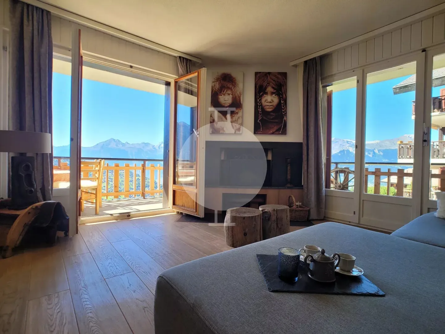 Charming 3.5 room apartment completely renovated with mountain views - Photo 2 of 9