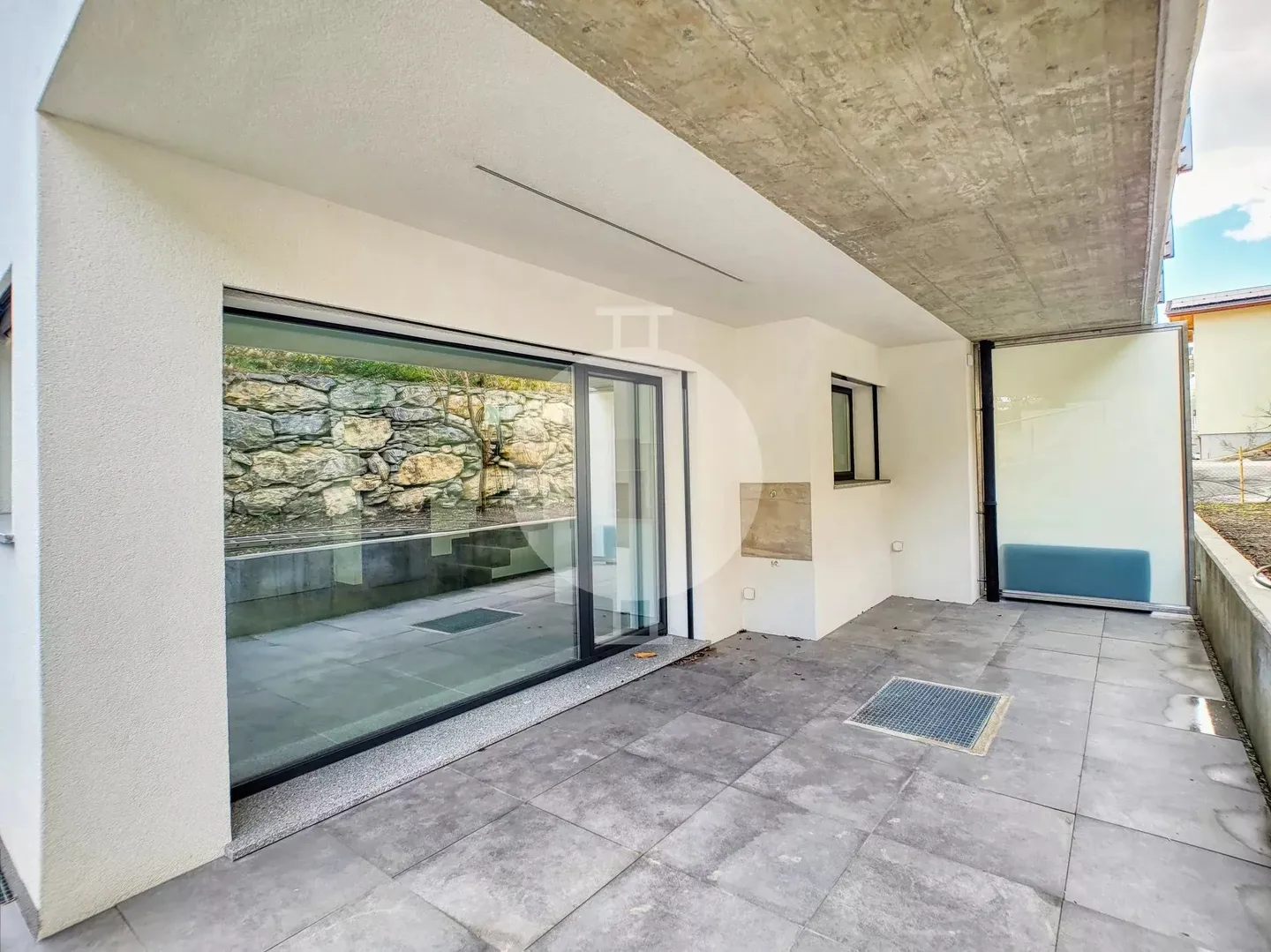 Superbe villa contemporaine et mitoyenne dans le village de Grimisuat - Photo 4 of 13