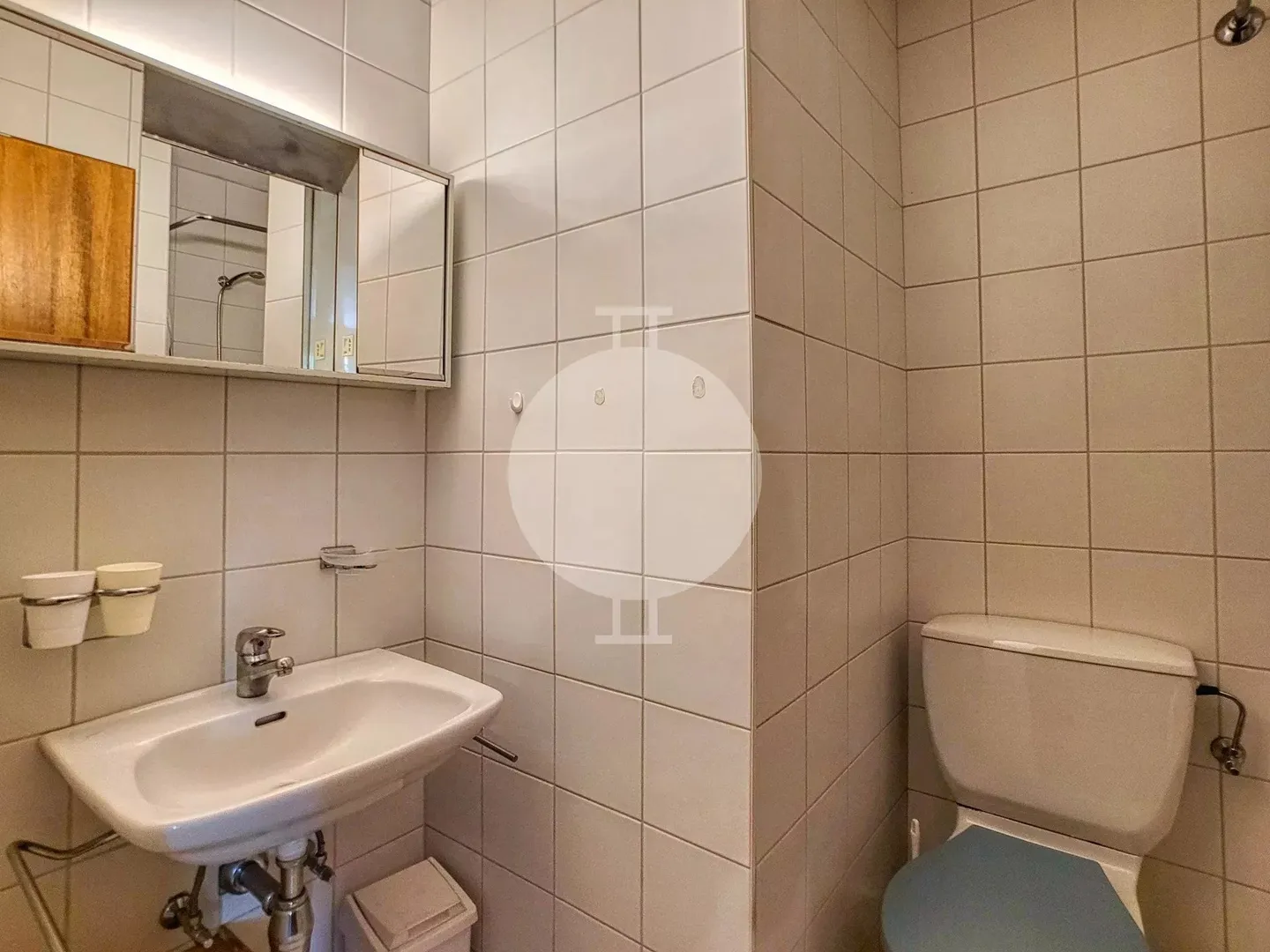 Appartement 2,5 pièces en rez-de-jardin à Veysonnaz avec fort potentiel de rénovation - Photo 4 sur 6