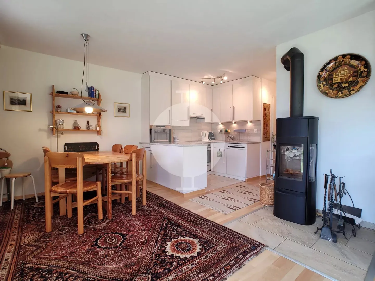 Wunderschöne Eckwohnung mit 3,5 Zimmern, die vollständig renoviert wurde, mit großem Garten und atemberaubendem Blick auf die Berge und das Rhonetal - Foto 3 von 9