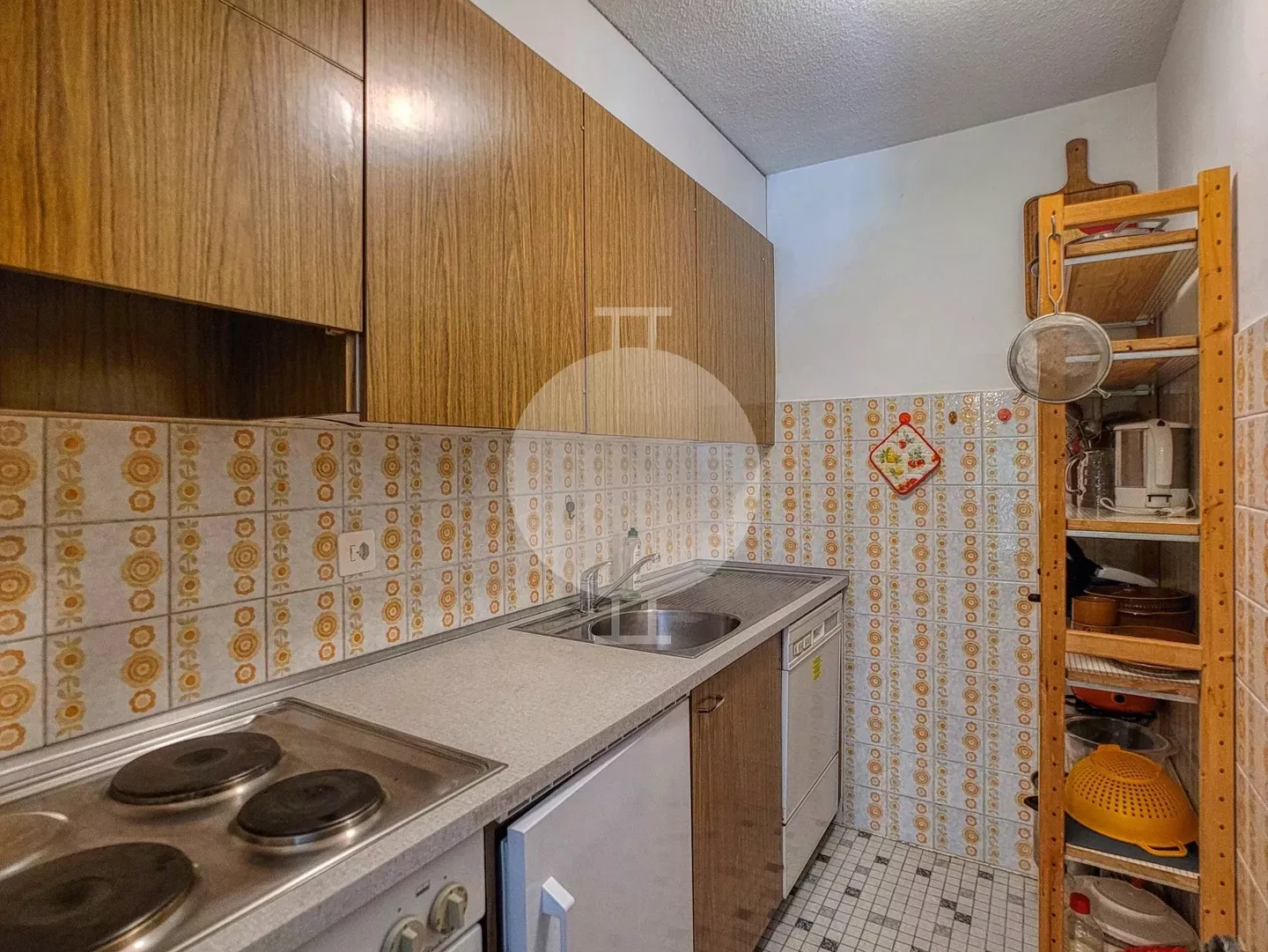 Appartement 2,5 pièces en rez-de-jardin à Veysonnaz avec fort potentiel de rénovation - Photo 2 sur 6