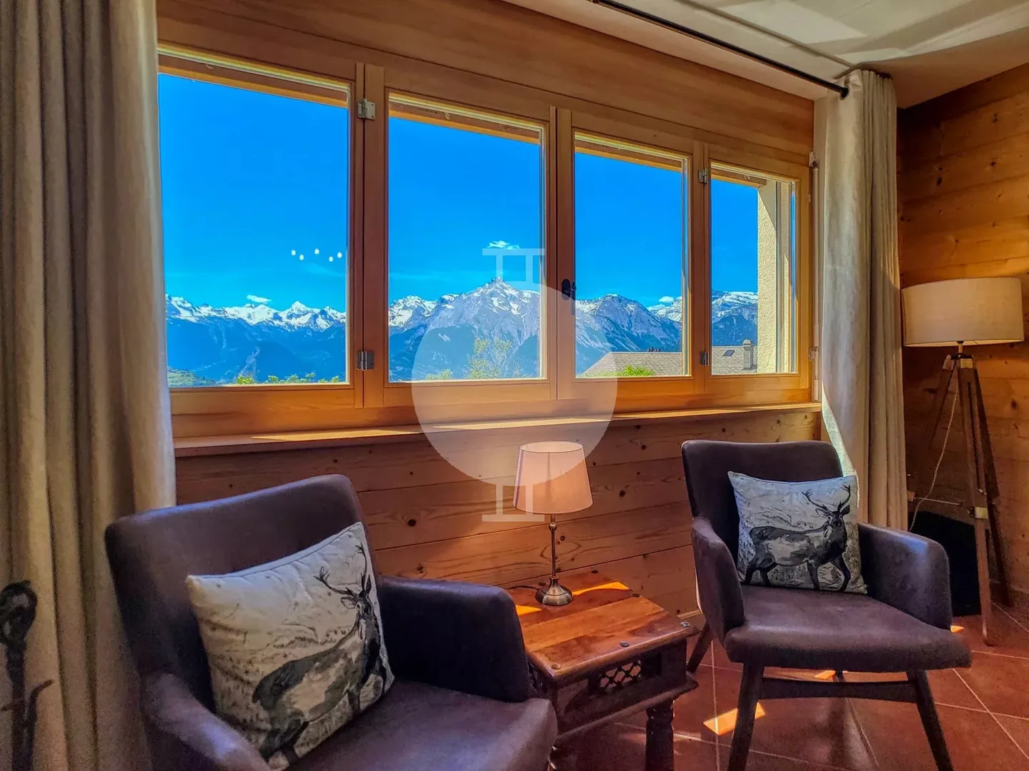 Magnifico appartamento di 5,5 stanze di lusso con grande giardino e vista panoramica sulle montagne - Foto 3 di 13