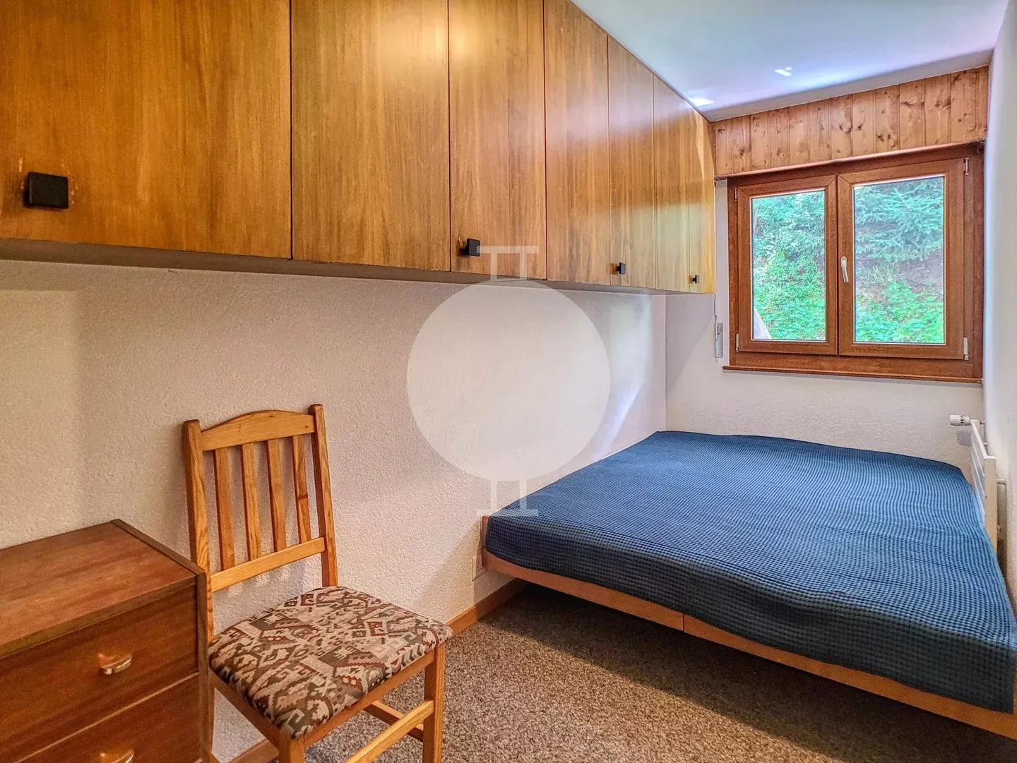 Appartement 2,5 pièces en rez-de-jardin à Veysonnaz avec fort potentiel de rénovation - Photo 3 sur 6
