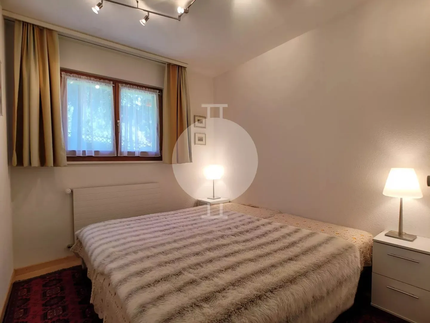 Wunderschöne Eckwohnung mit 3,5 Zimmern, die vollständig renoviert wurde, mit großem Garten und atemberaubendem Blick auf die Berge und das Rhonetal - Foto 4 von 9