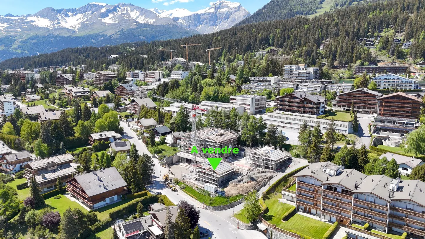 In the Center of Crans-Montana, 6.5-Room High-Standing Chalet - Photo 1 of 13