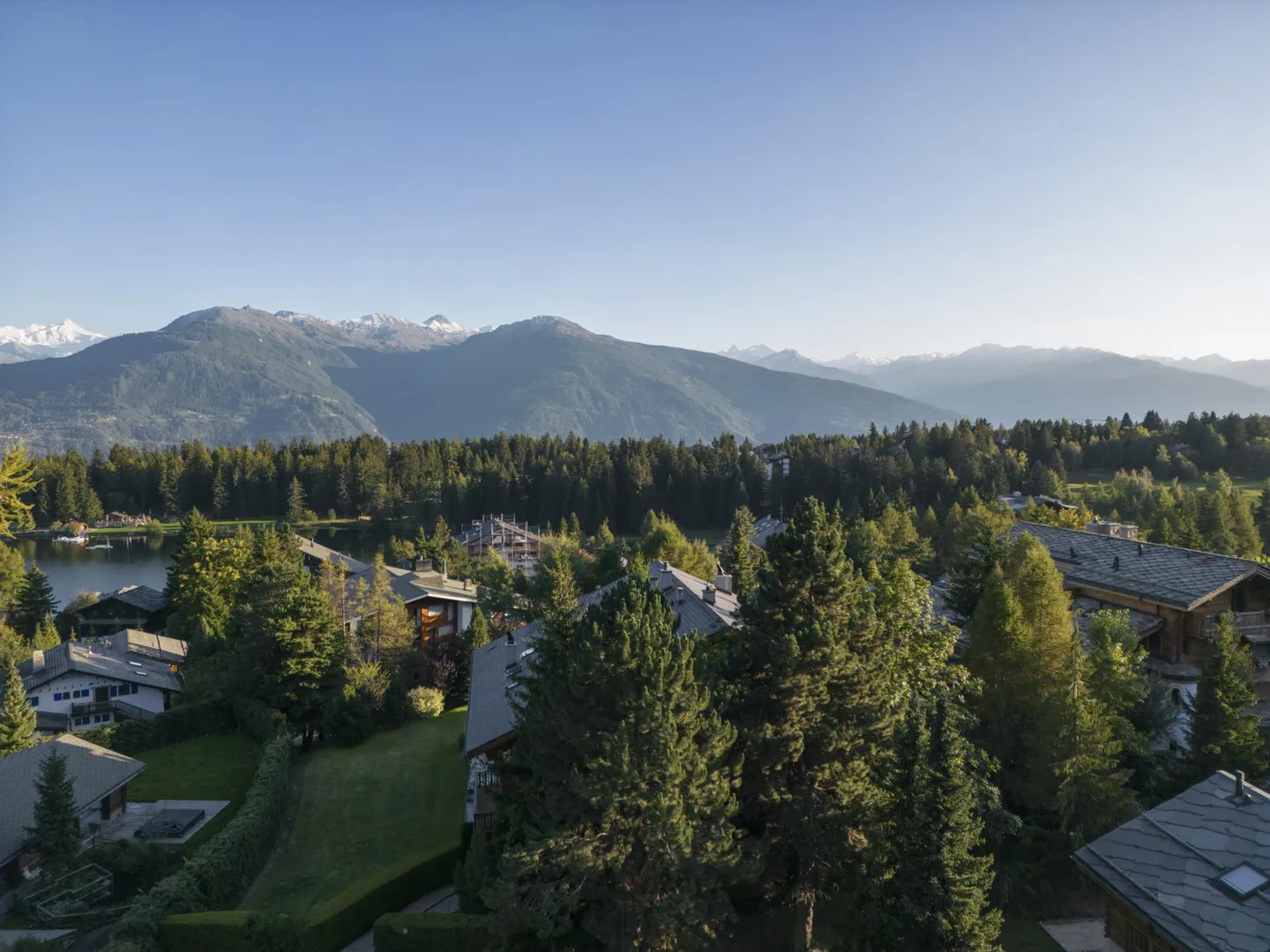 Au Centre de Crans-Montana, Chalet de 6,5 pièces de haut stantding - Photo 9 sur 12