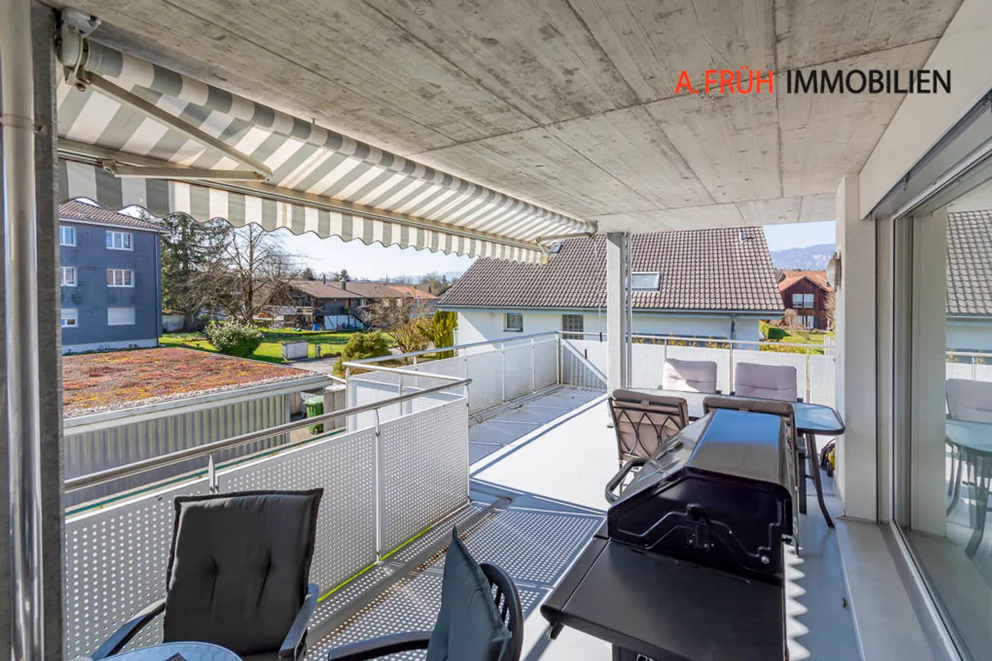 Ampio appartamento con terrazza di 4,5 locali con camino e bagno benessere - Foto 12 di 13