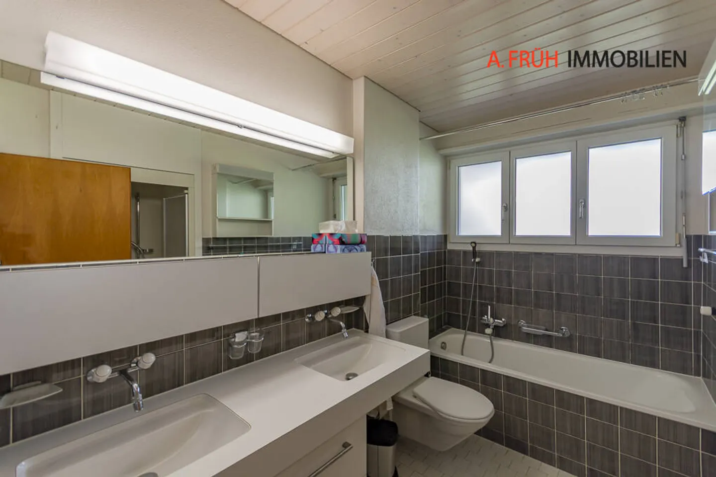 Bright single-family home in a quiet location with mountain views and panoramic views over Solothurn - Photo 8 of 12