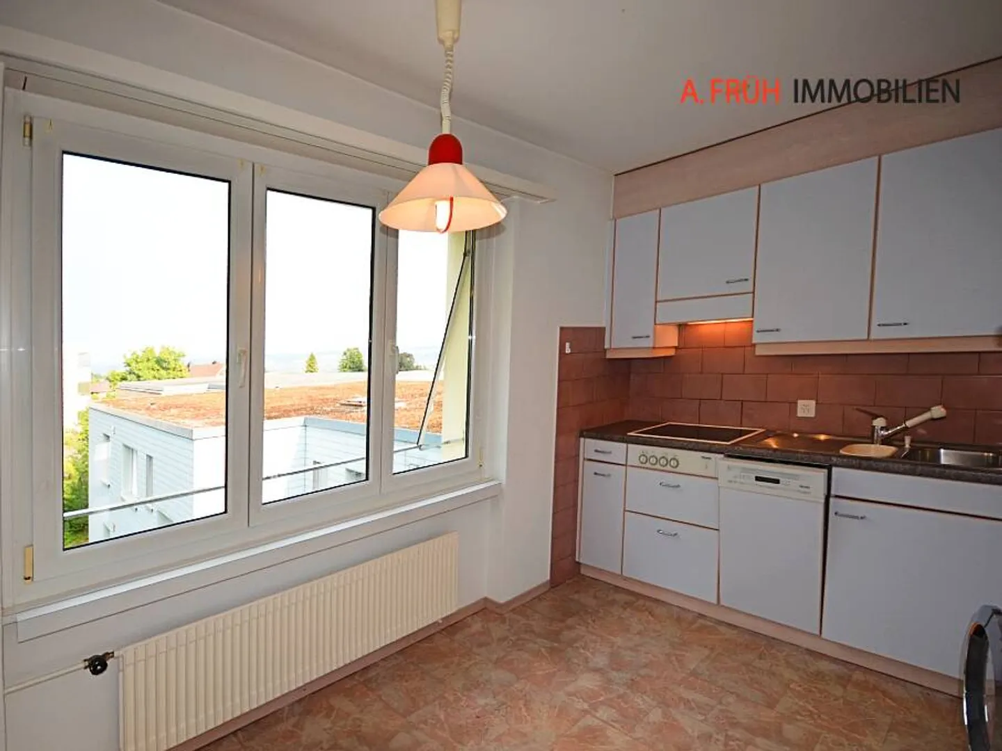 Luminoso appartamento attico di 4,5 stanze con vista sulle montagne e grande balcone - Foto 13 di 13