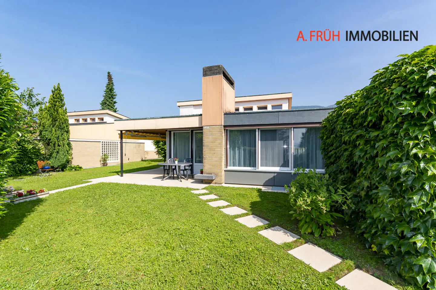 Gioiello situato in posizione tranquilla con giardino paradisiaco e vista panoramica - Foto 1 di 13