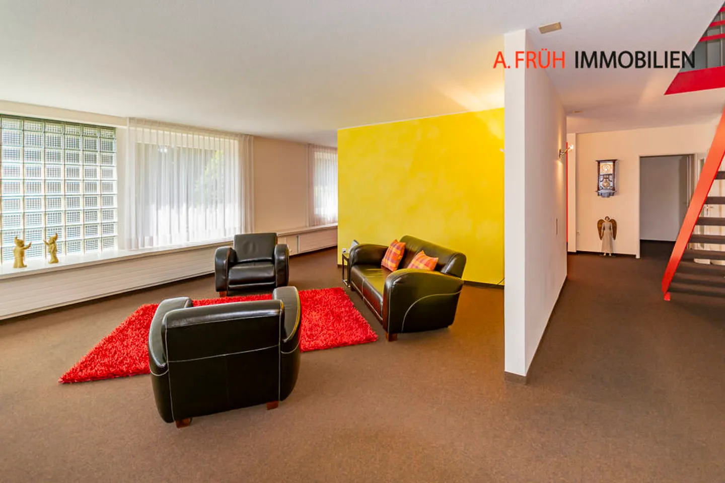 Exclusive 9-room maisonette apartment with large studio - Photo 2 of 13