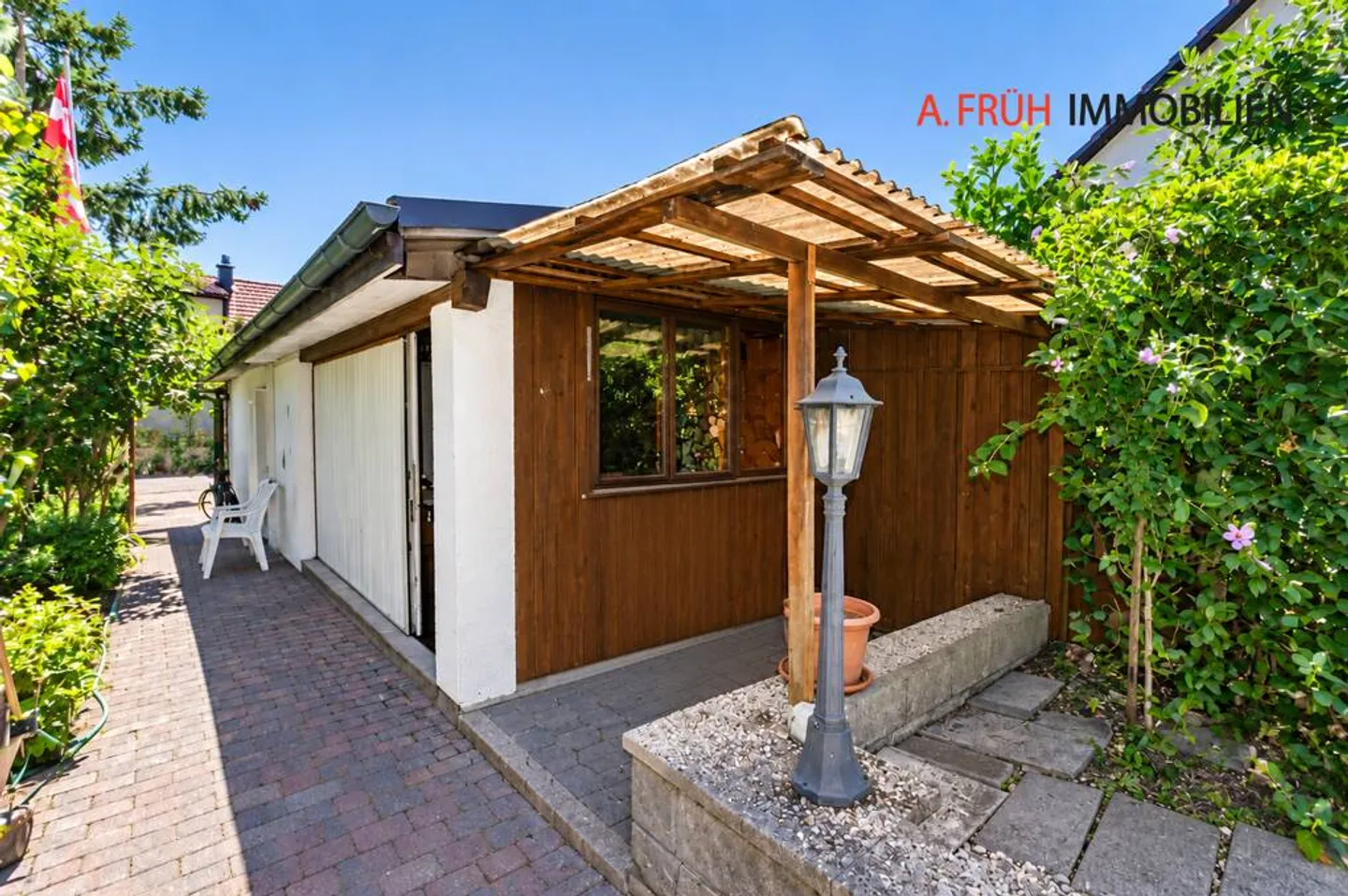 Charming Duplex with Winter Garden - Photo 9 of 11