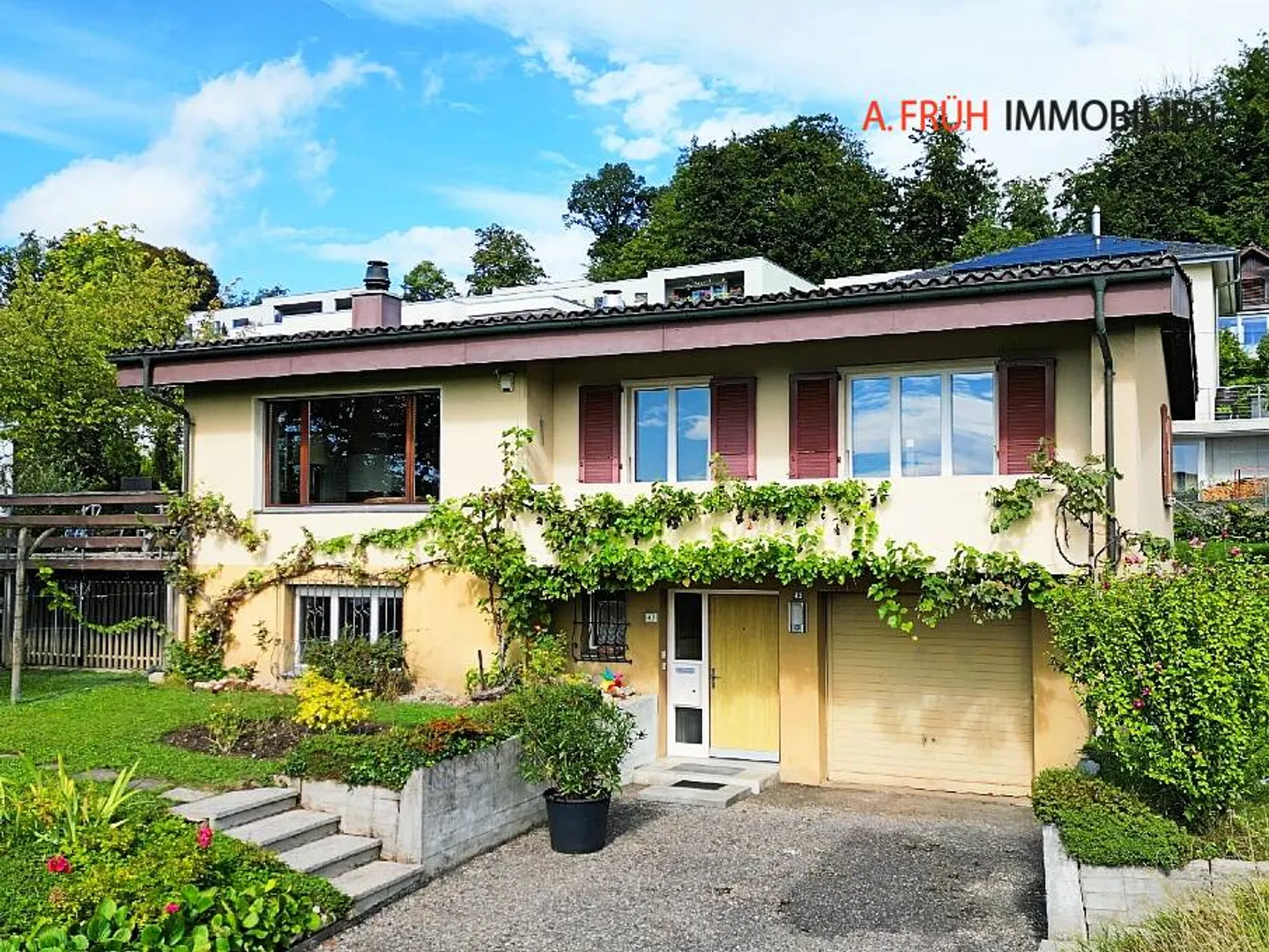 Affascinante casa unifamiliare con 6 camere da letto, idillio da giardino e vista sulle Alpi - Foto 1 di 11