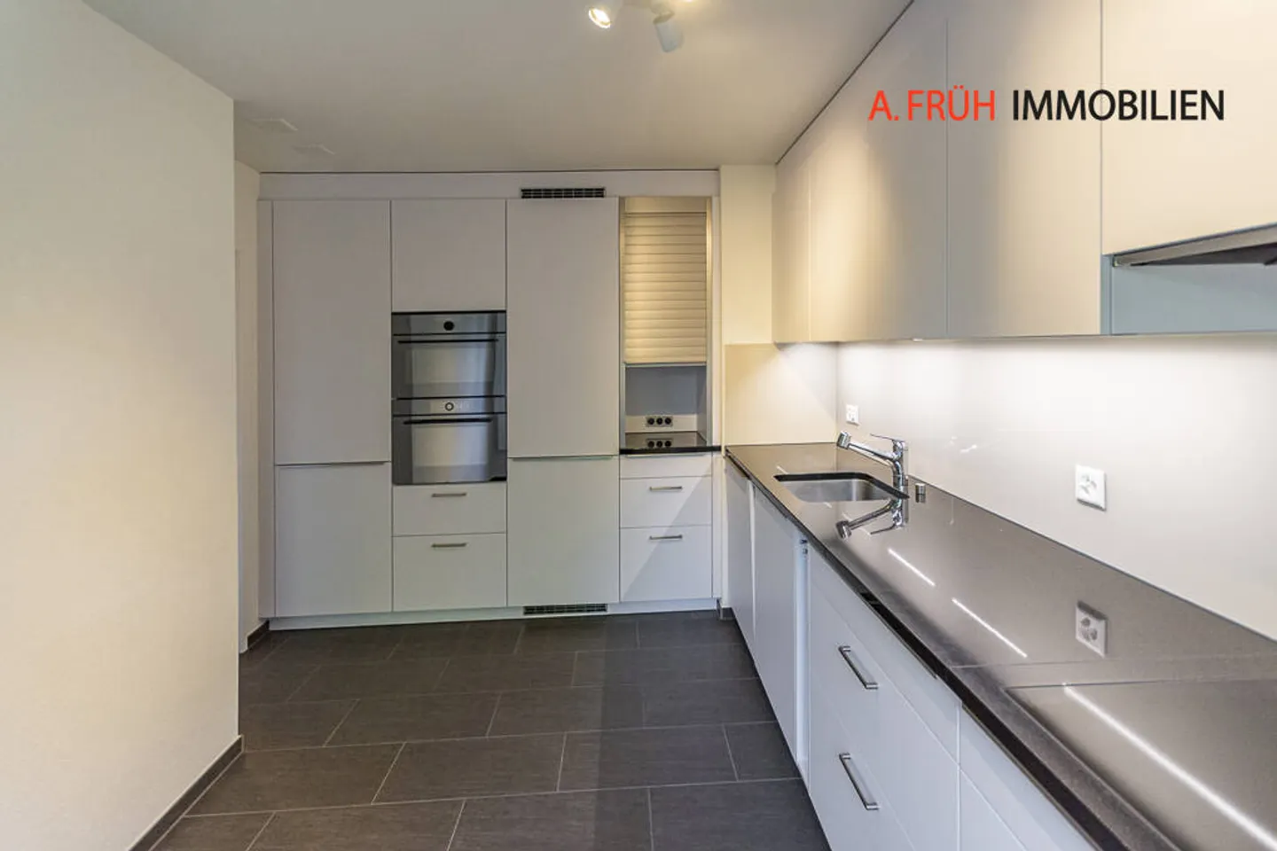 Maisonette angolare con giardino privato e tanto spazio per i sogni abitativi - Foto 3 di 10