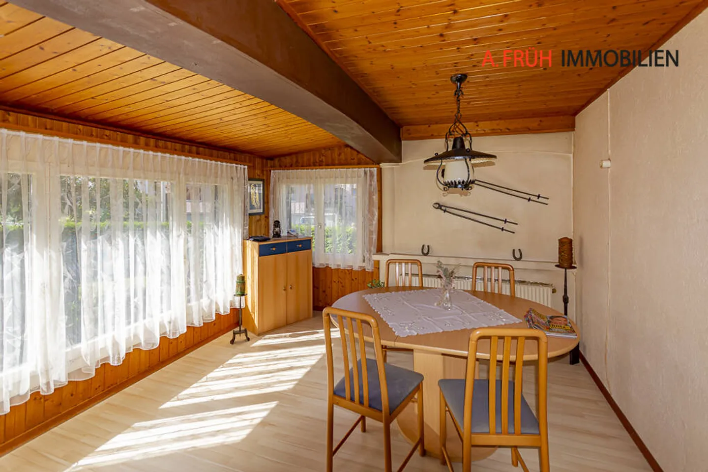 Solid two-family house in a quiet, preferred residential area - Photo 3 of 10