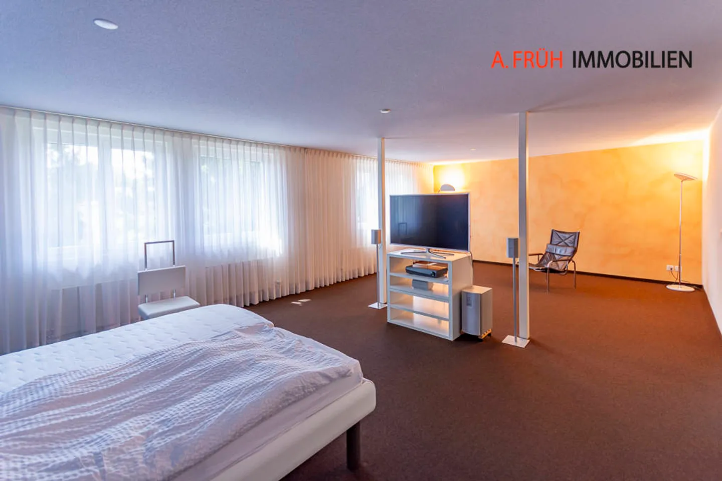 Exclusive 9-room maisonette apartment with large studio - Photo 13 of 13