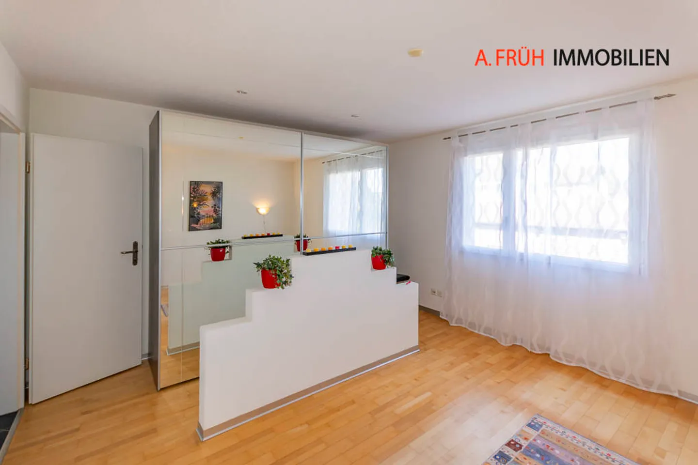 Ampio appartamento con terrazza di 4,5 locali con camino e bagno benessere - Foto 6 di 13