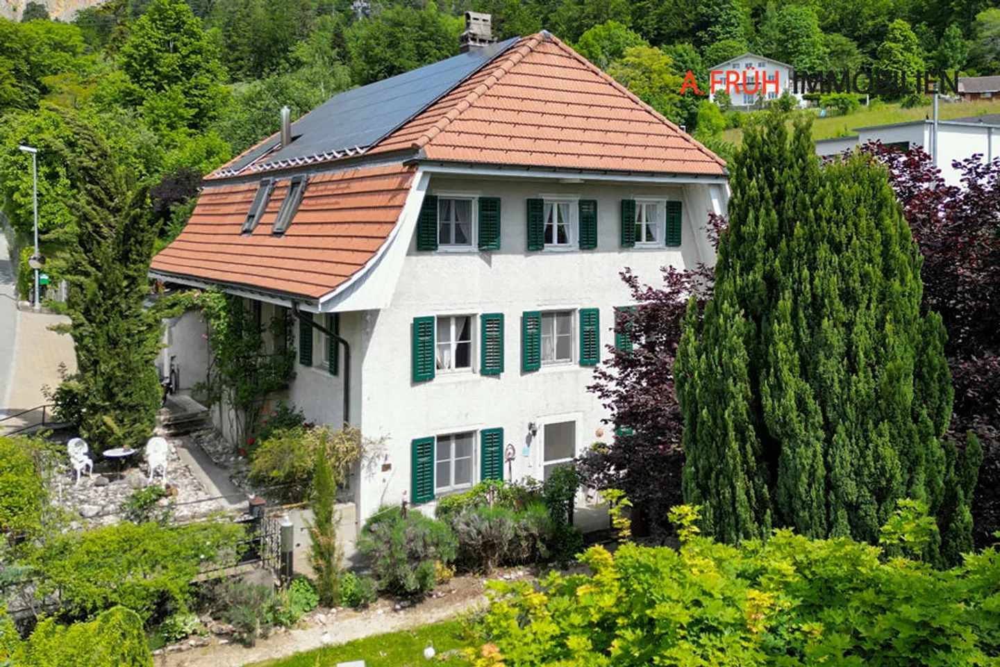 Casa bifamiliare ristrutturata situata nel centro dell'area ricreativa - Foto 1 di 1