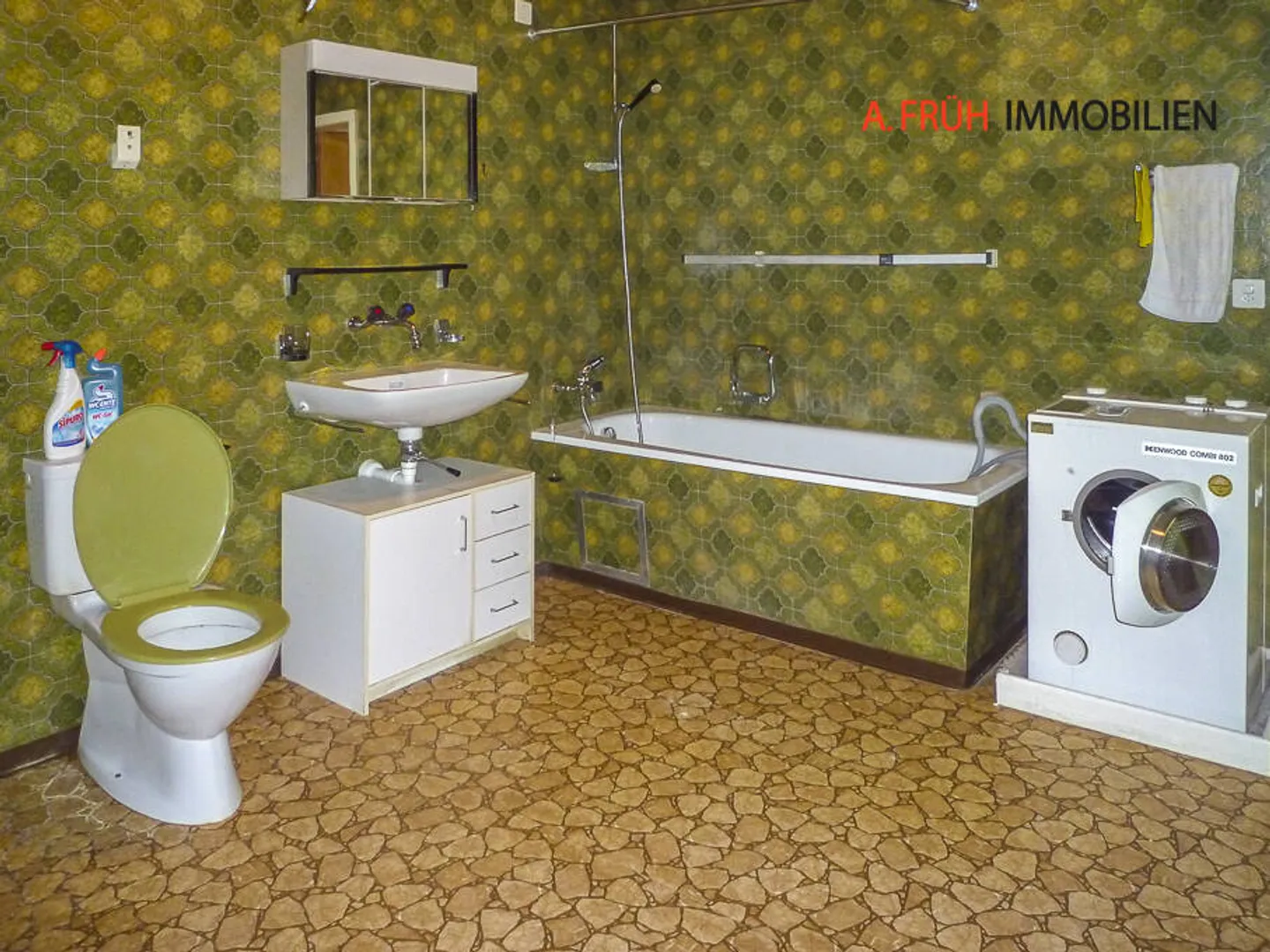 Two-family house with potential for comprehensive renovation - Photo 5 of 7