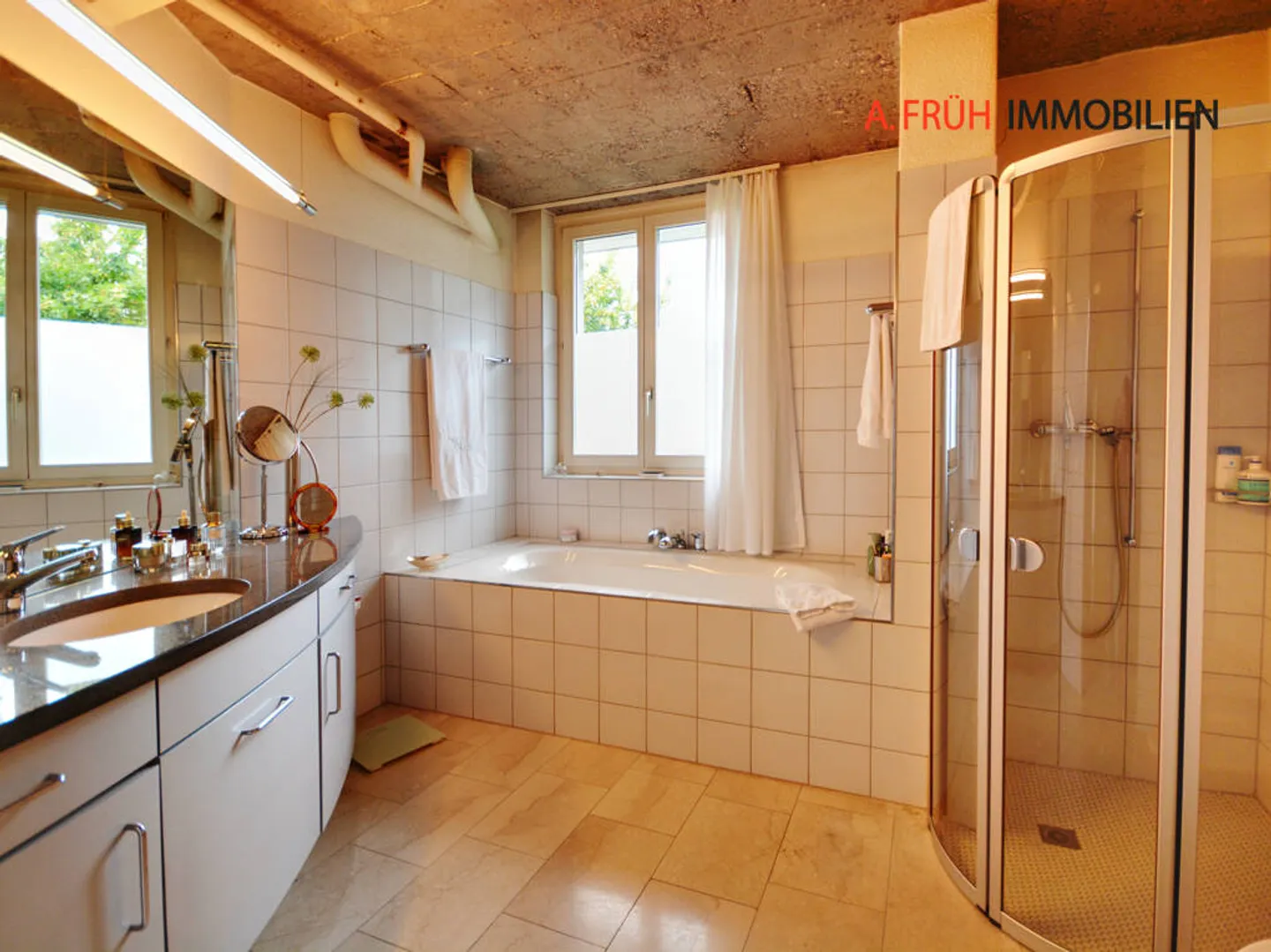 Maison multifamiliale polyvalente - Photo 5 sur 13